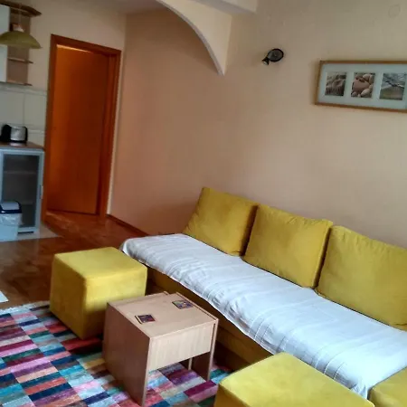 Pine Tree Apartment *